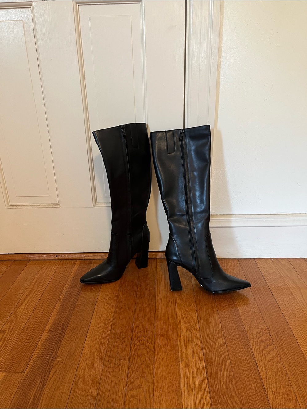 New DKNY Soryn Tall Boot Black Pointed Toe Size 8 No Box Read